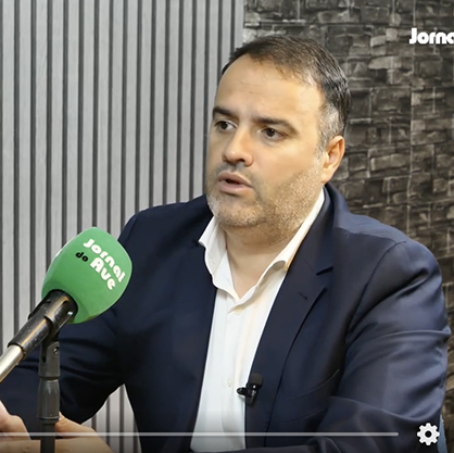 Neste episódio abrimos o microfone a Sérgio Araújo